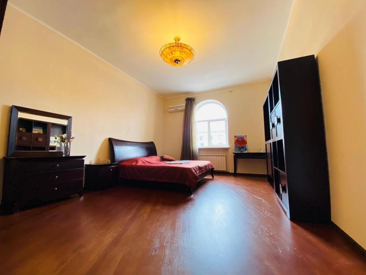 Amazing view of Independence square Appartement Kiev Buitenkant foto